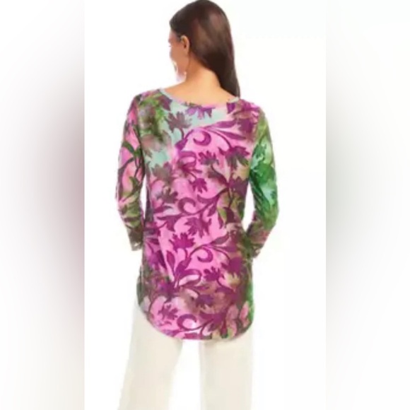 Karen Kane Burnout Floral Print Scoop Neck 3/4 Sleeve Top - Picture 13 of 16